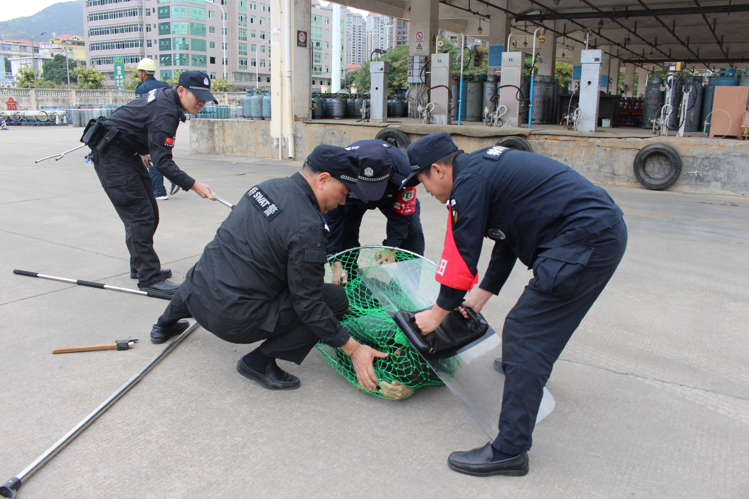 4、特警制服歹徒.JPG